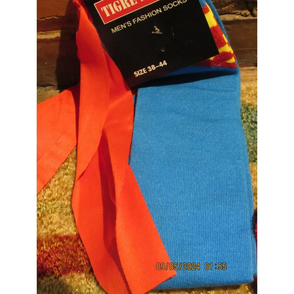 MEN'S SUPERMAN BLUE SOCKS WITH RED CAPE NEW HALLOWEEN COSTUME
